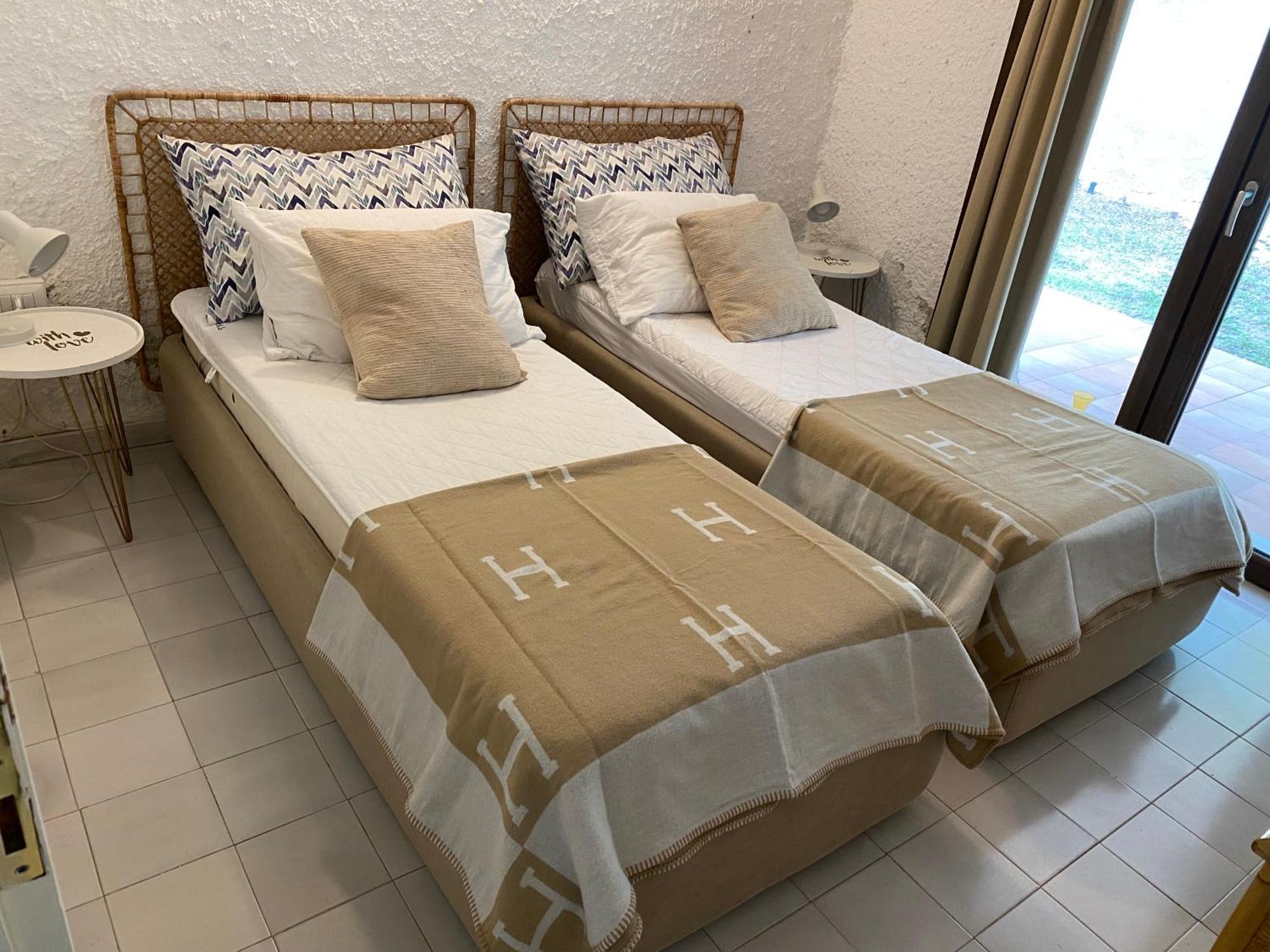 Seaview Villa, 4 Bedrooms, 5 Min Walk To Villa